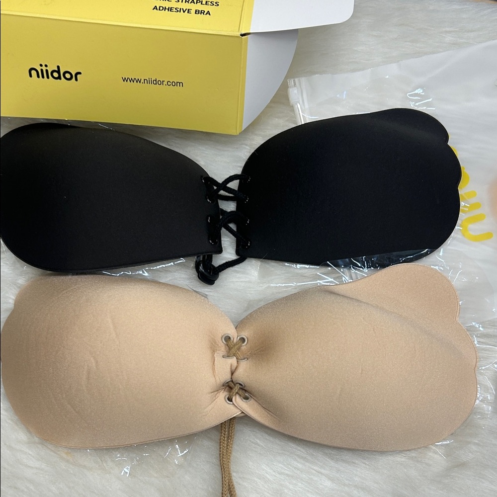 Banana Republic Black and Cream Strapless Bra Set